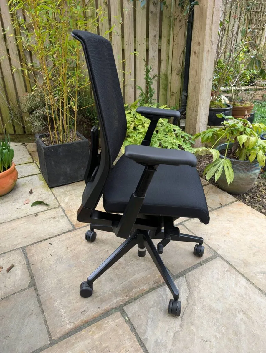 Ergonomic office chair - Image 2