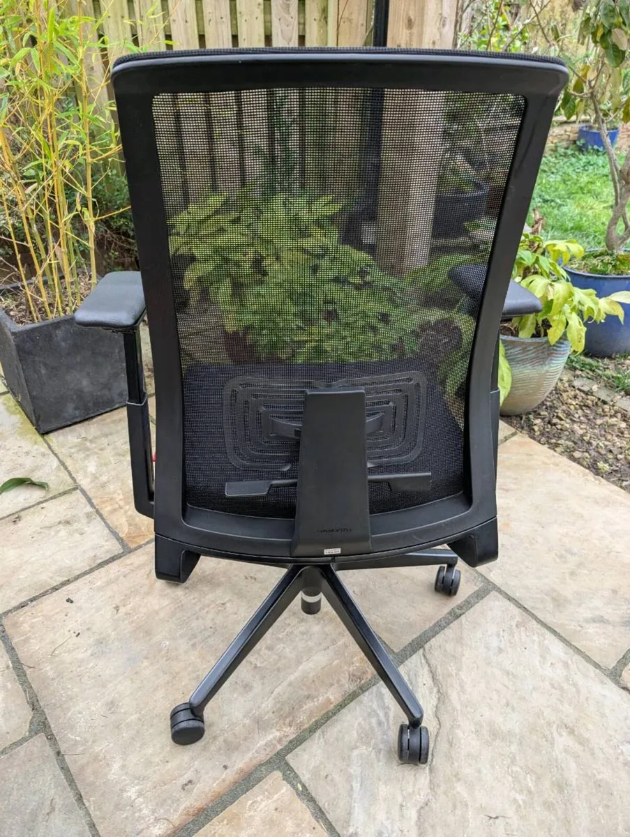 Ergonomic office chair - Image 3