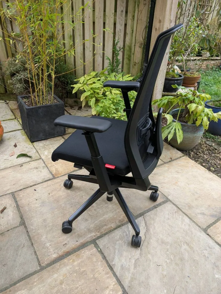 Ergonomic office chair - Image 4