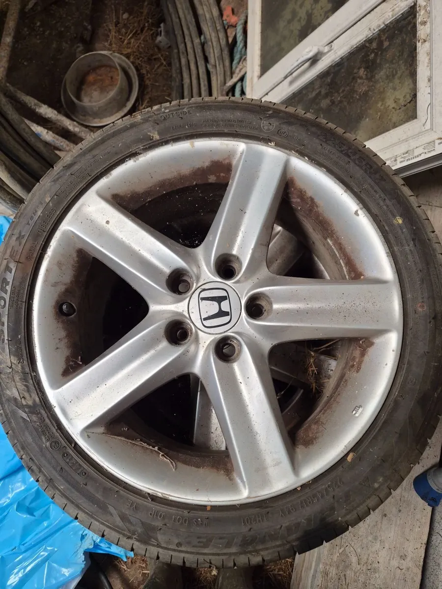 225/45 R17 Honda Civic Alloys with good Tyres - Image 1