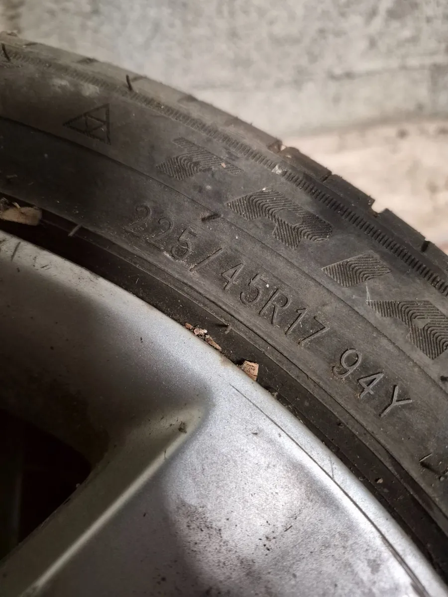 225/45 R17 Honda Civic Alloys with good Tyres - Image 2
