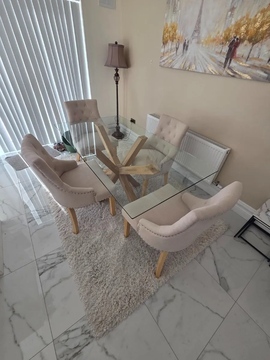 Table & 4 chairs - Image 1
