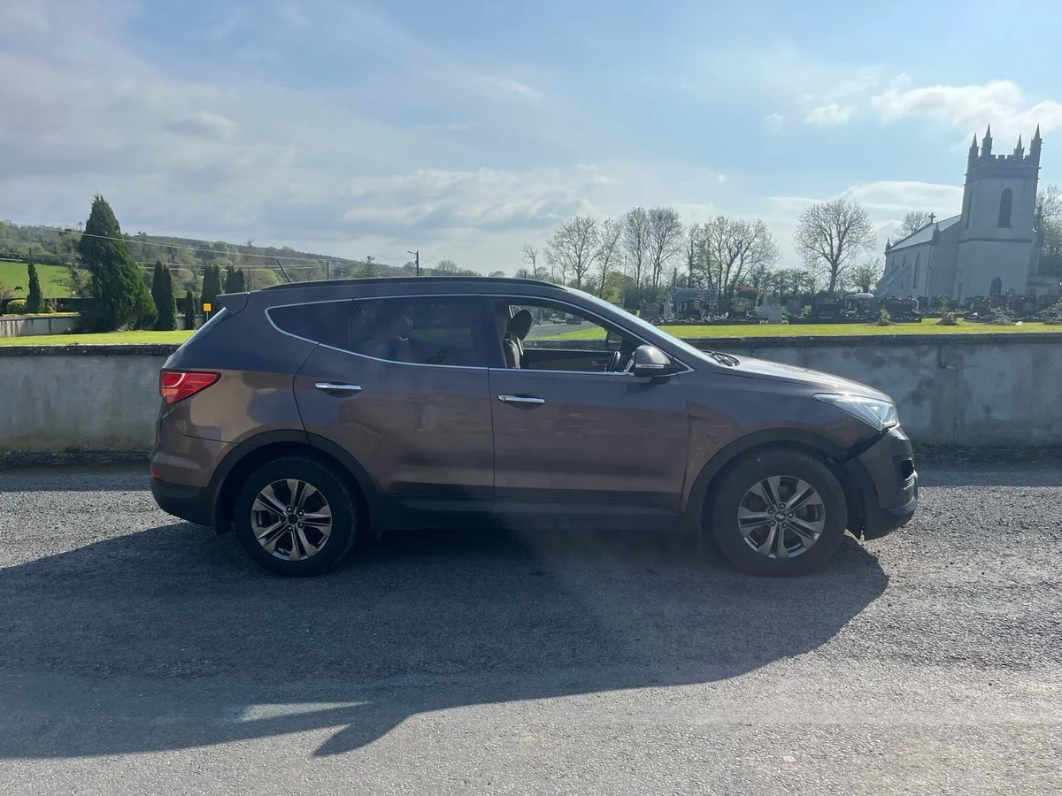 2014 Santa Fe 7 seater - Image 4