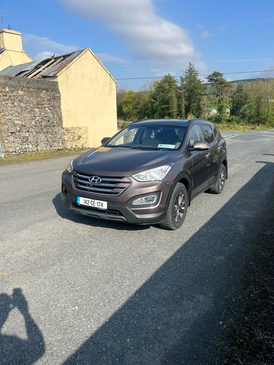 2014 Santa Fe 7 seater - Image 1