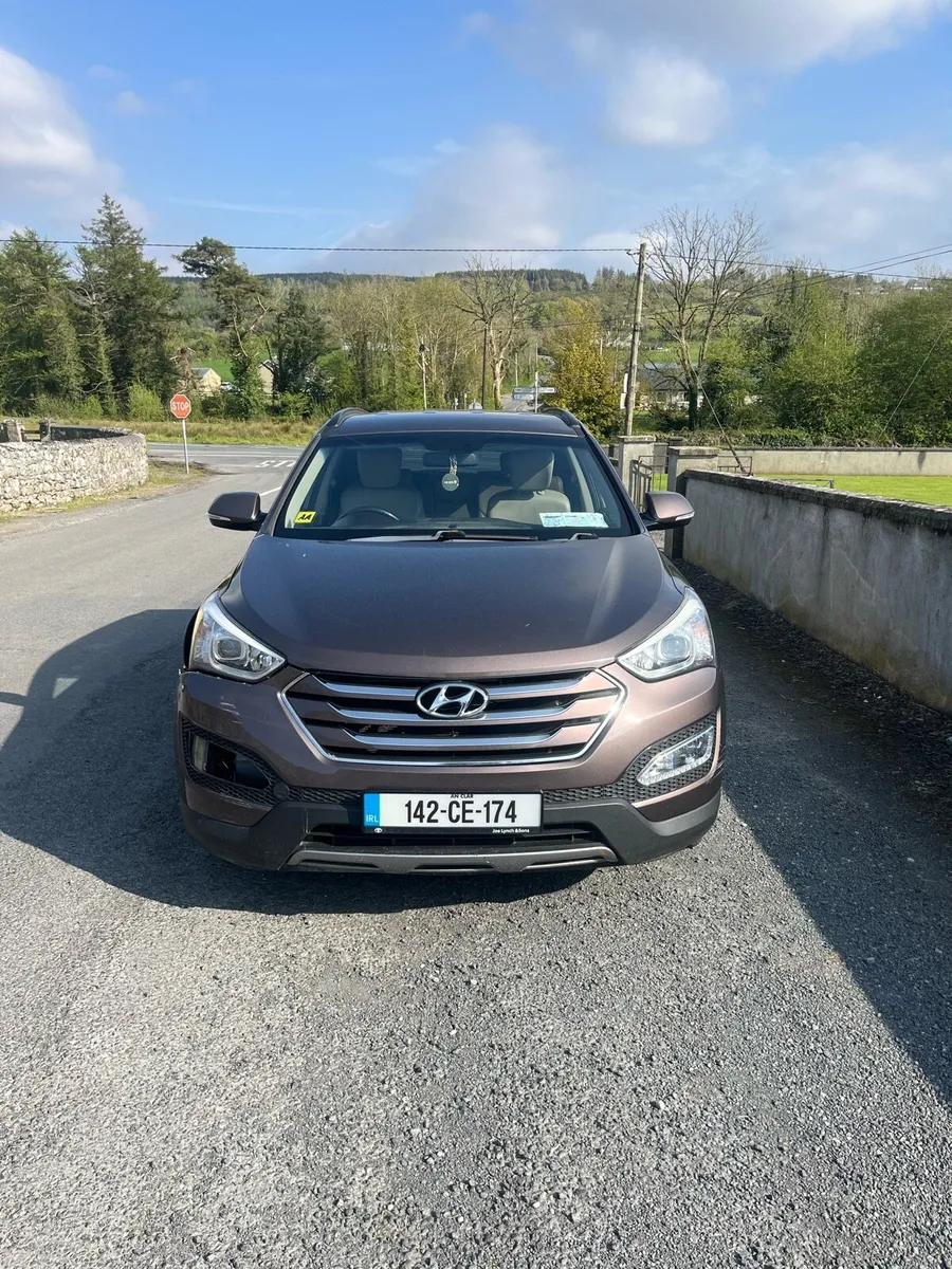 2014 Santa Fe 7 seater - Image 2