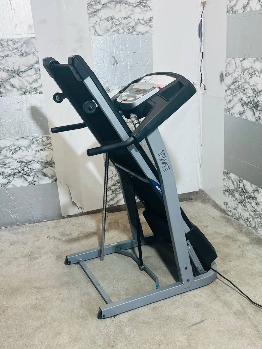 MOTORISED INCLINE TREADMILL IN PERFCT WORKING ord - Image 2