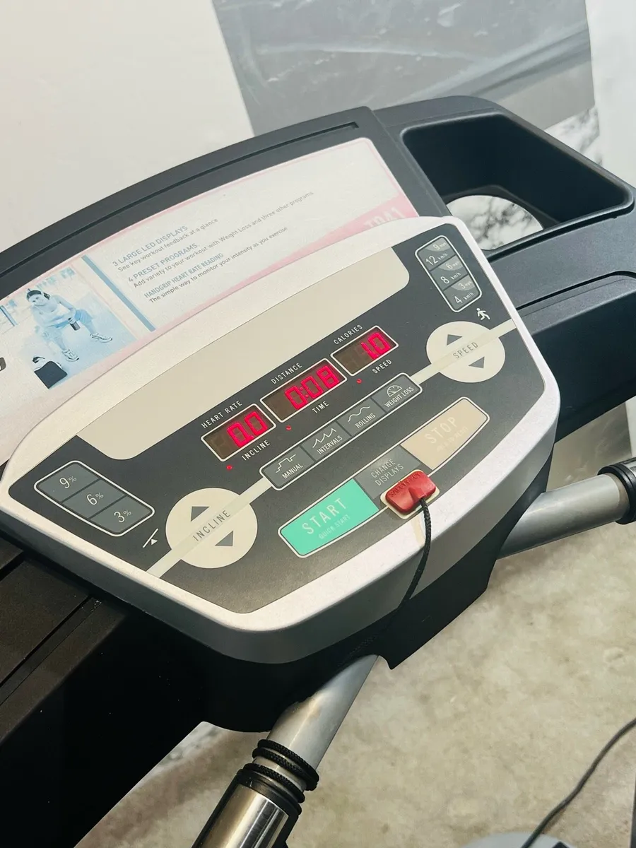 MOTORISED INCLINE TREADMILL IN PERFCT WORKING ord - Image 4