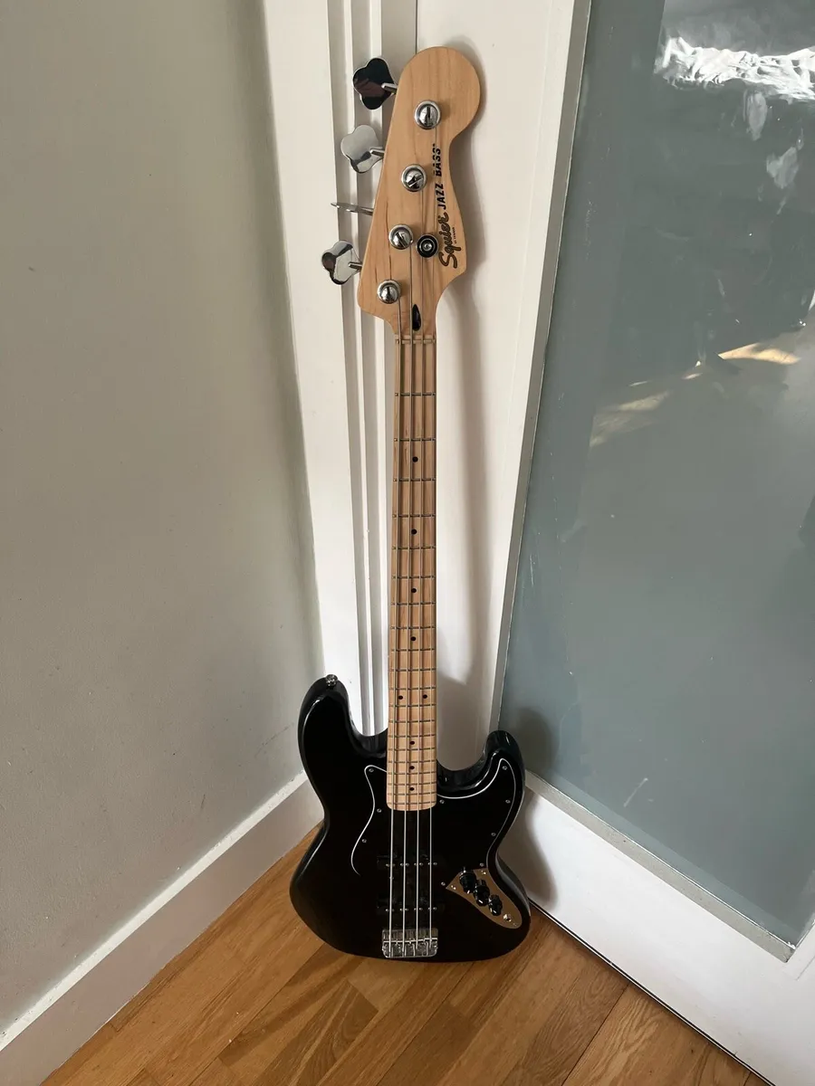 Jazz Bass Squier Black - Image 2