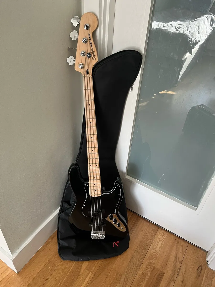 Jazz Bass Squier Black - Image 3