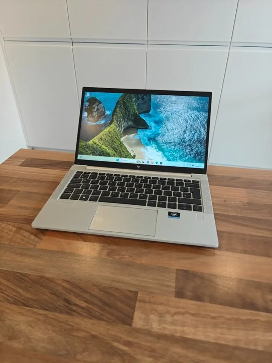 Mega HP Elitebook 830 G8 | i7 (11th gen) | 16GB | - Image 1
