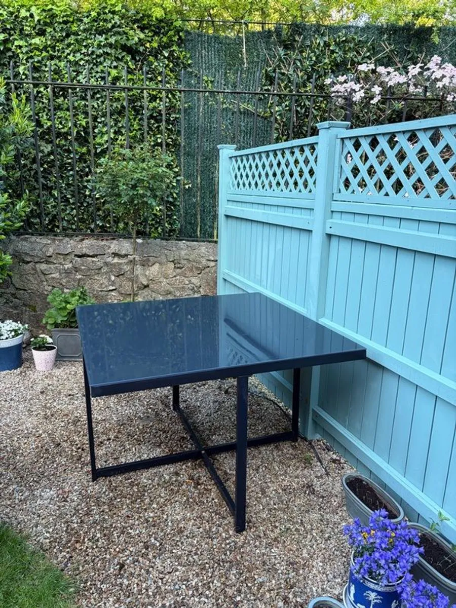 garden table and four chairs - Image 1