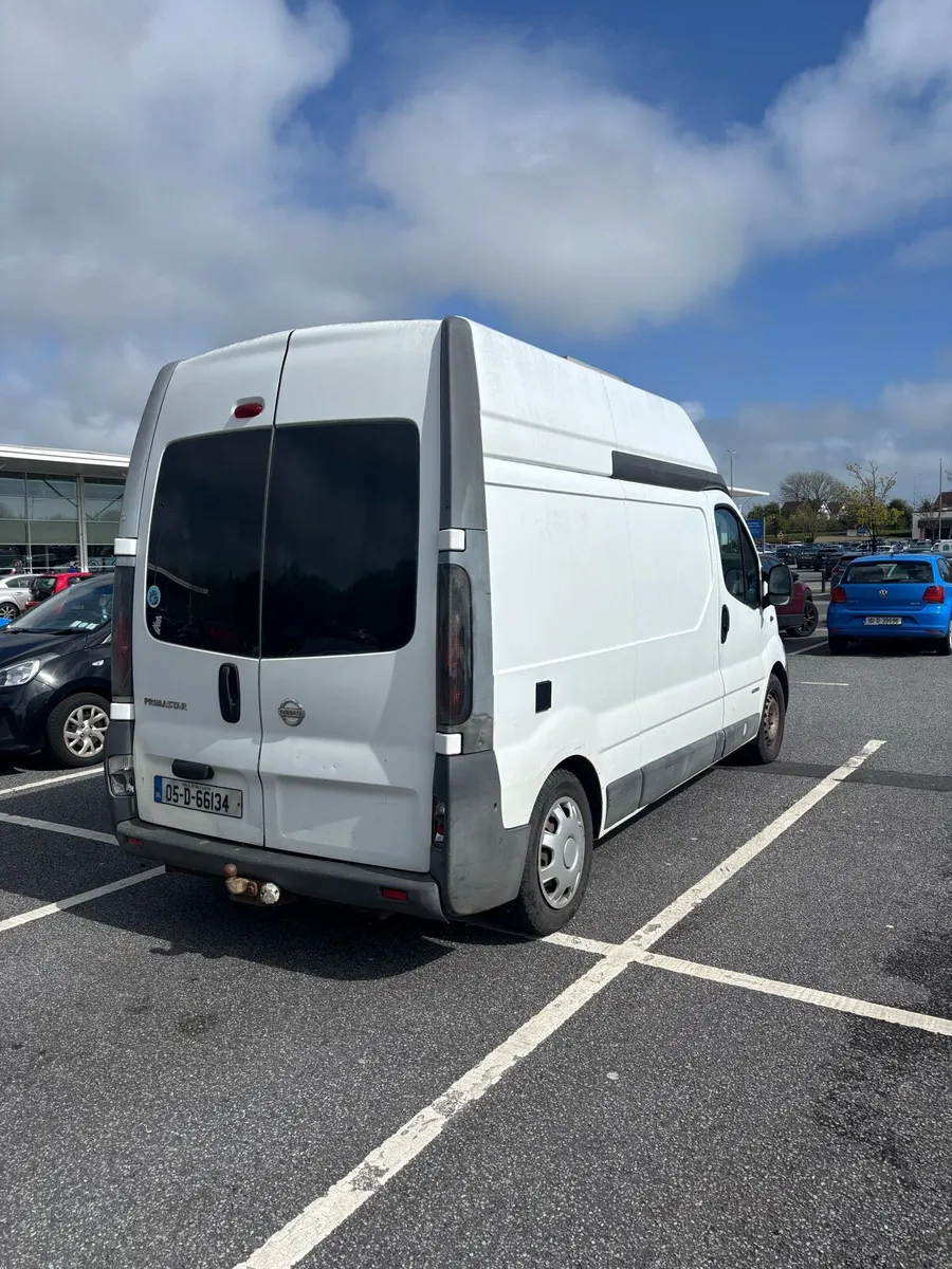 Nissan camper - Image 4