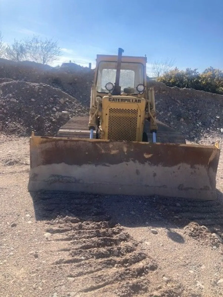 Two Caterpillar Dozers D4D - Image 2