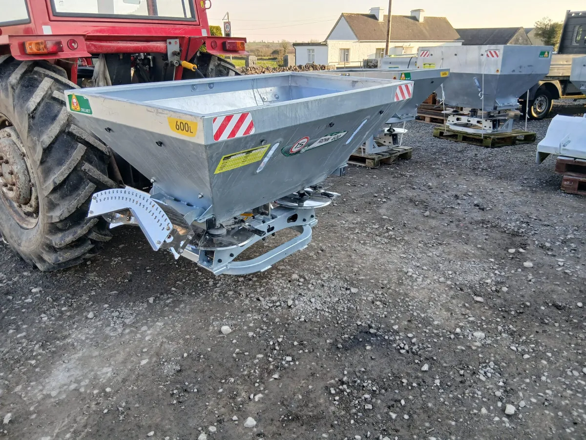 Tolmet fertiliser spreader - Image 1