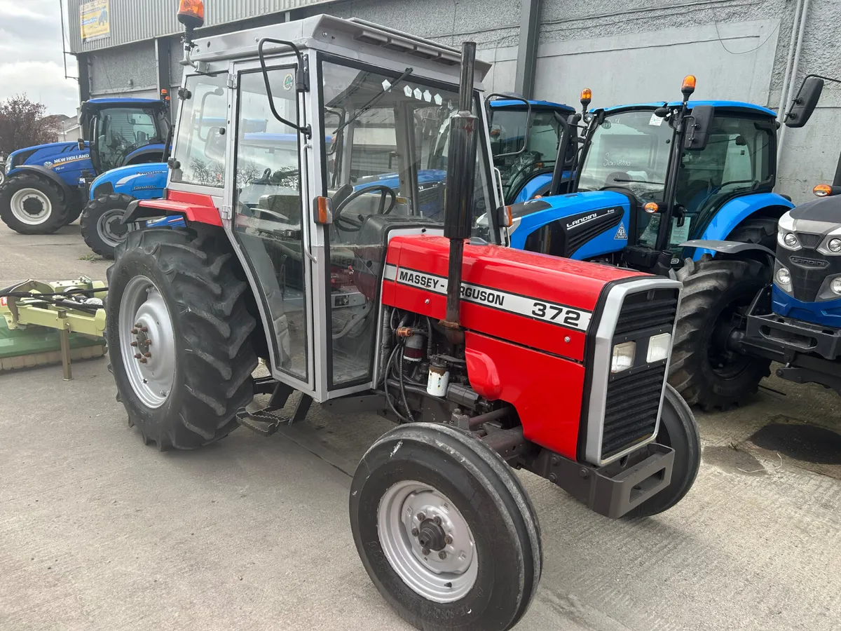 1992 Massey Ferguson 372 2wd - Image 1