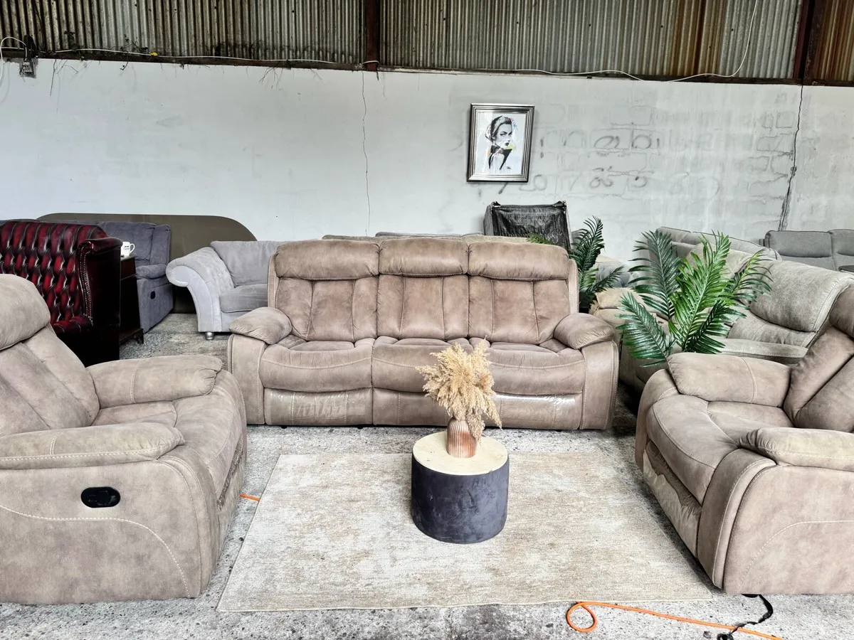 Ez Living 3-1-1 recliner suite - Image 1