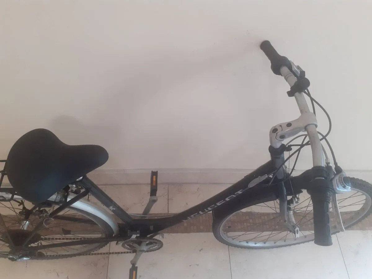 Peugeot Ladies city bike - Image 2