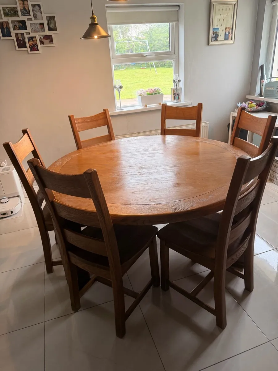Solid table and 6 chairs - Image 2
