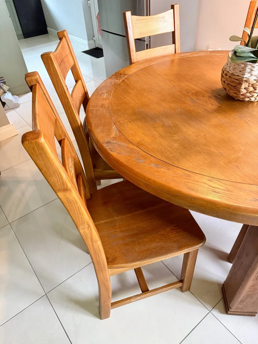 Solid table and 6 chairs - Image 3