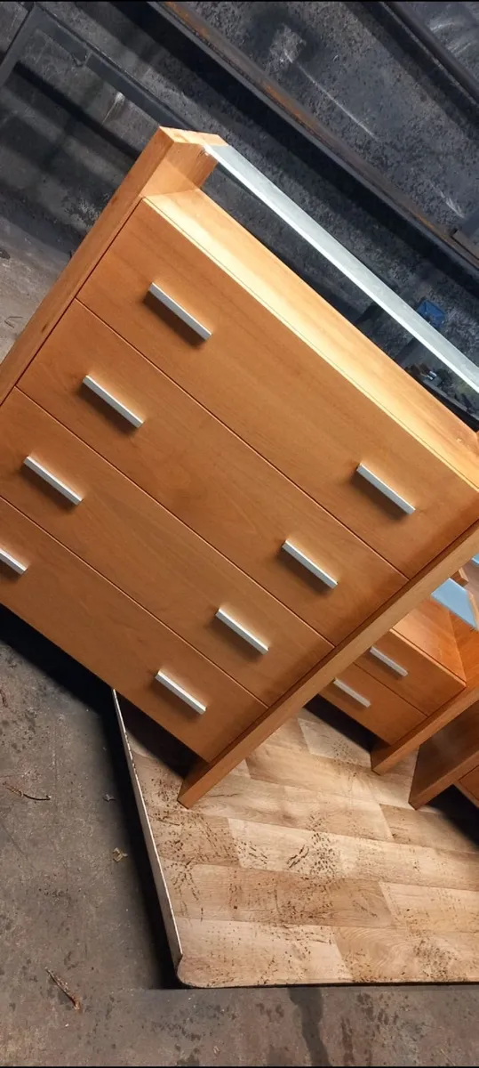 Bedroom furniture - Image 4