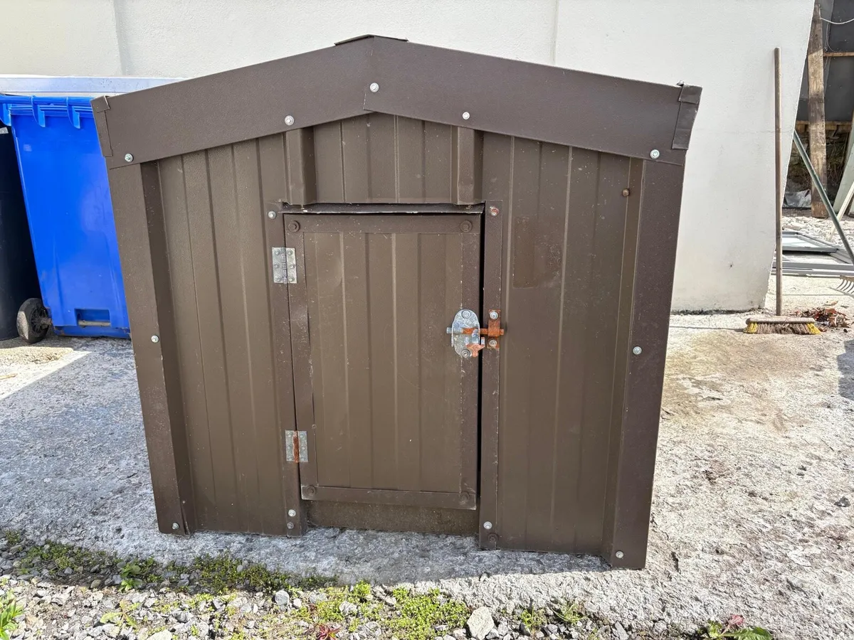 Dog house - Image 1
