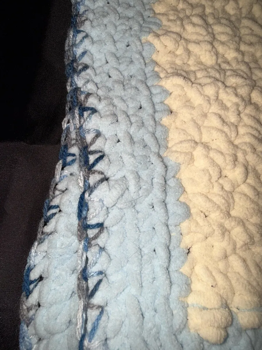 Handmade crochet blanket - Image 4