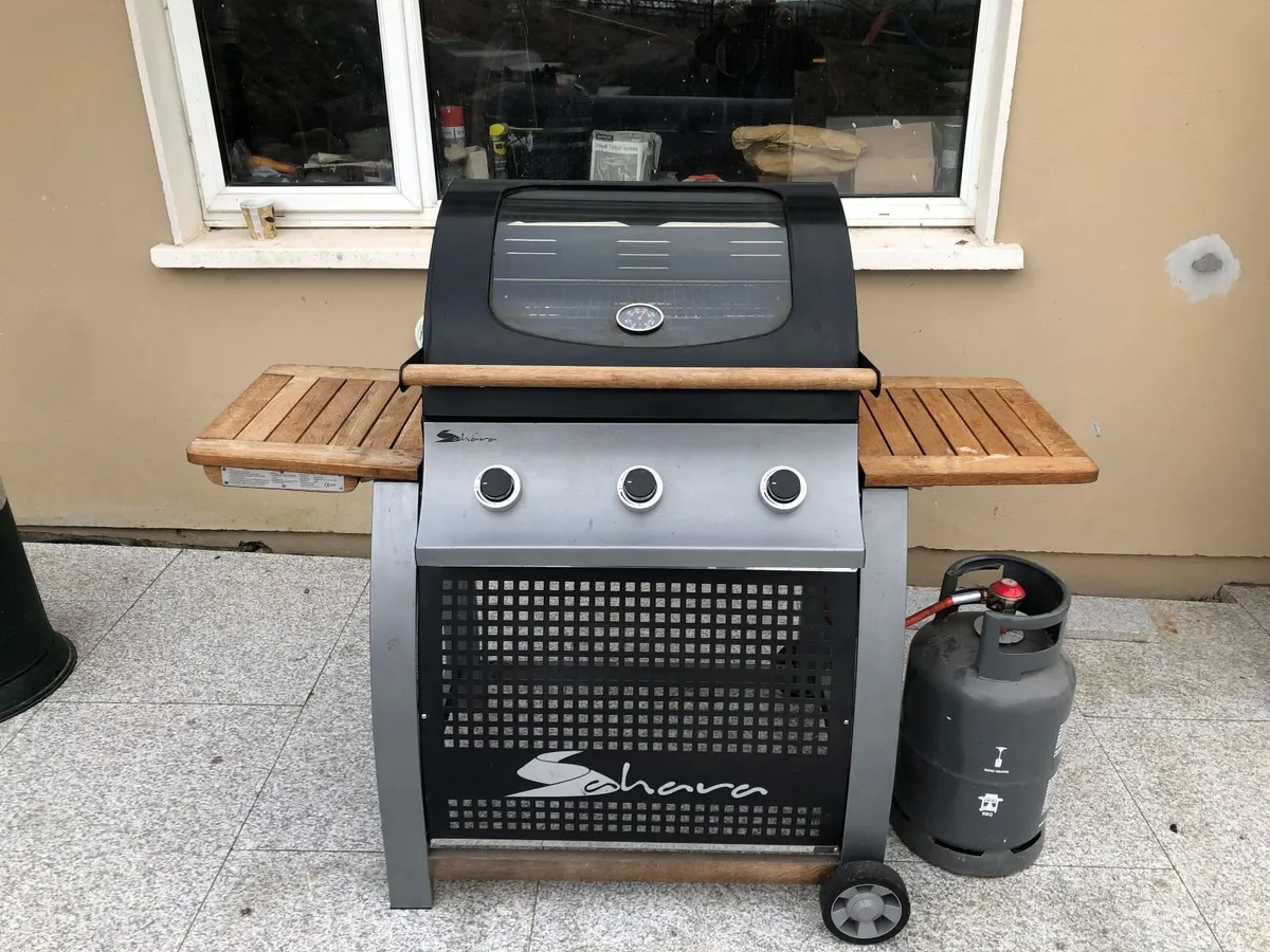 Gas BBQ - Image 1
