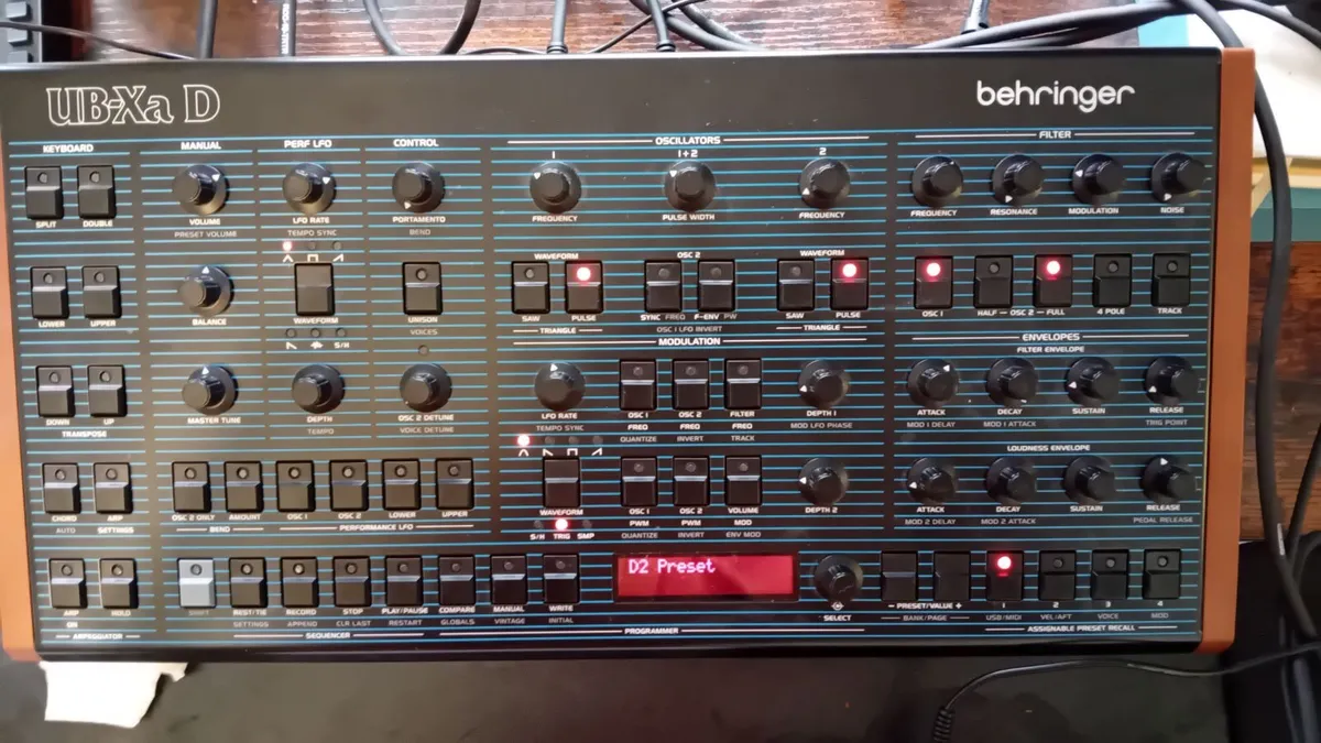 Behringer ub-xa d synthesizer - Image 1