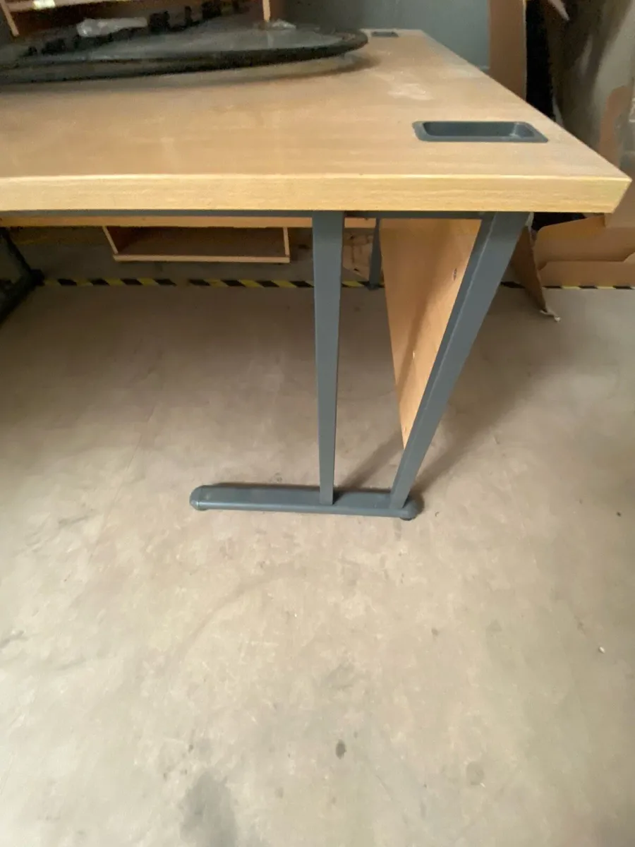 Office desk - Image 2