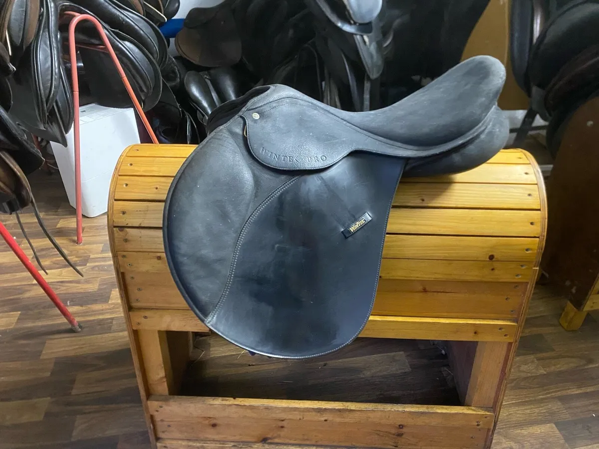 Wintec 17” adjustable jump  saddle - Image 1