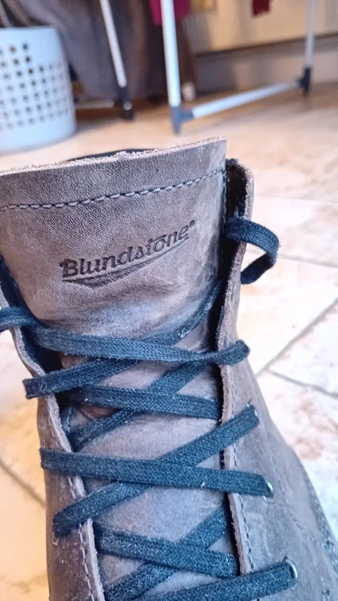 Blundstone size 8 boots - Image 4