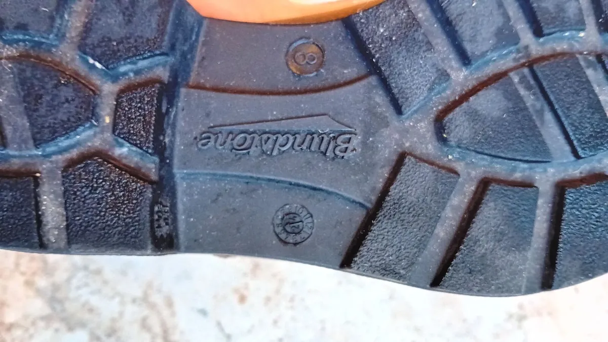 Blundstone size 8 boots - Image 3