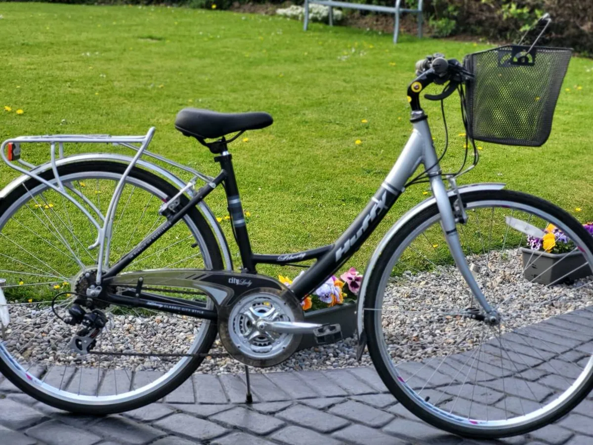 LADIES BIKE N BASKET V.G.C - Image 1