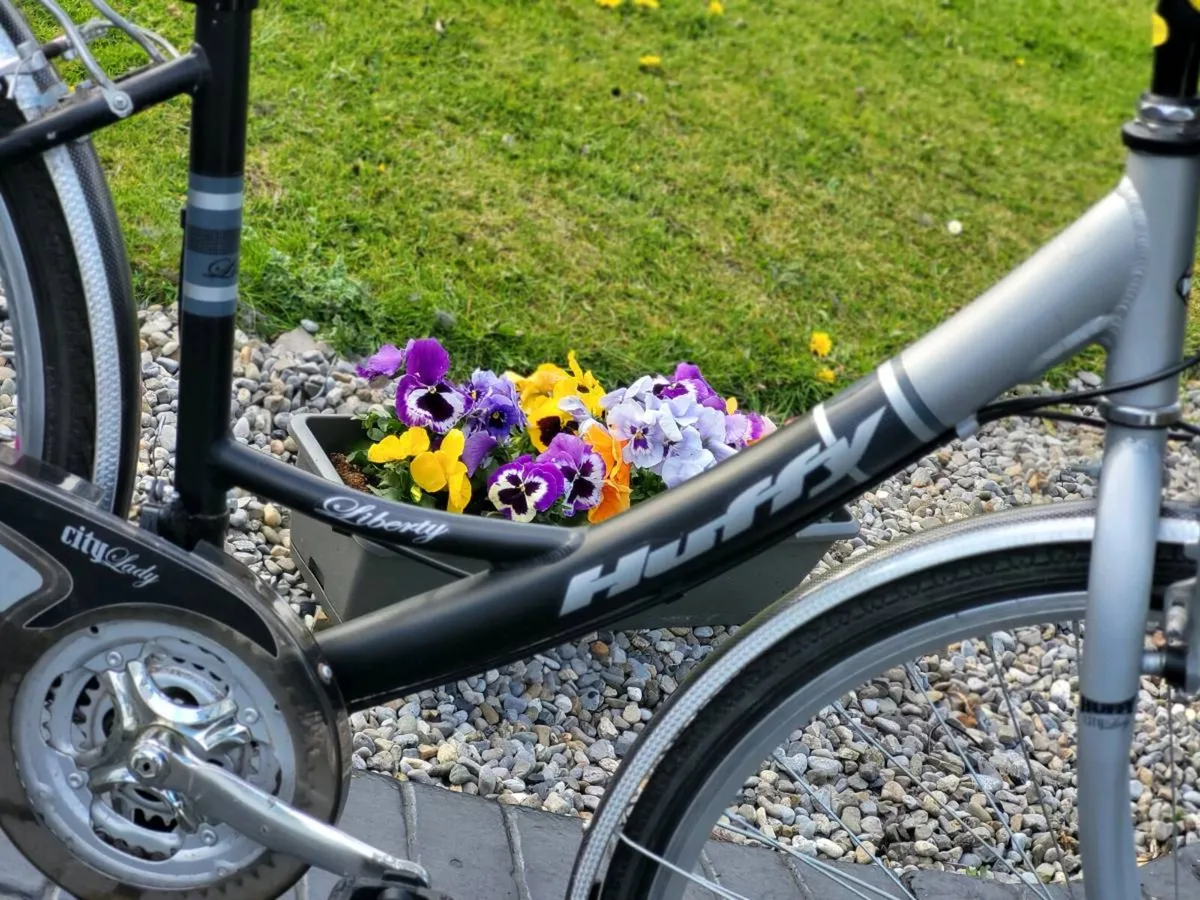 LADIES BIKE N BASKET V.G.C - Image 2