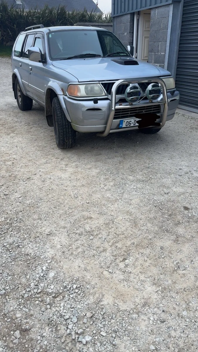 2006 Mitsubishi Pajero sport - Image 1