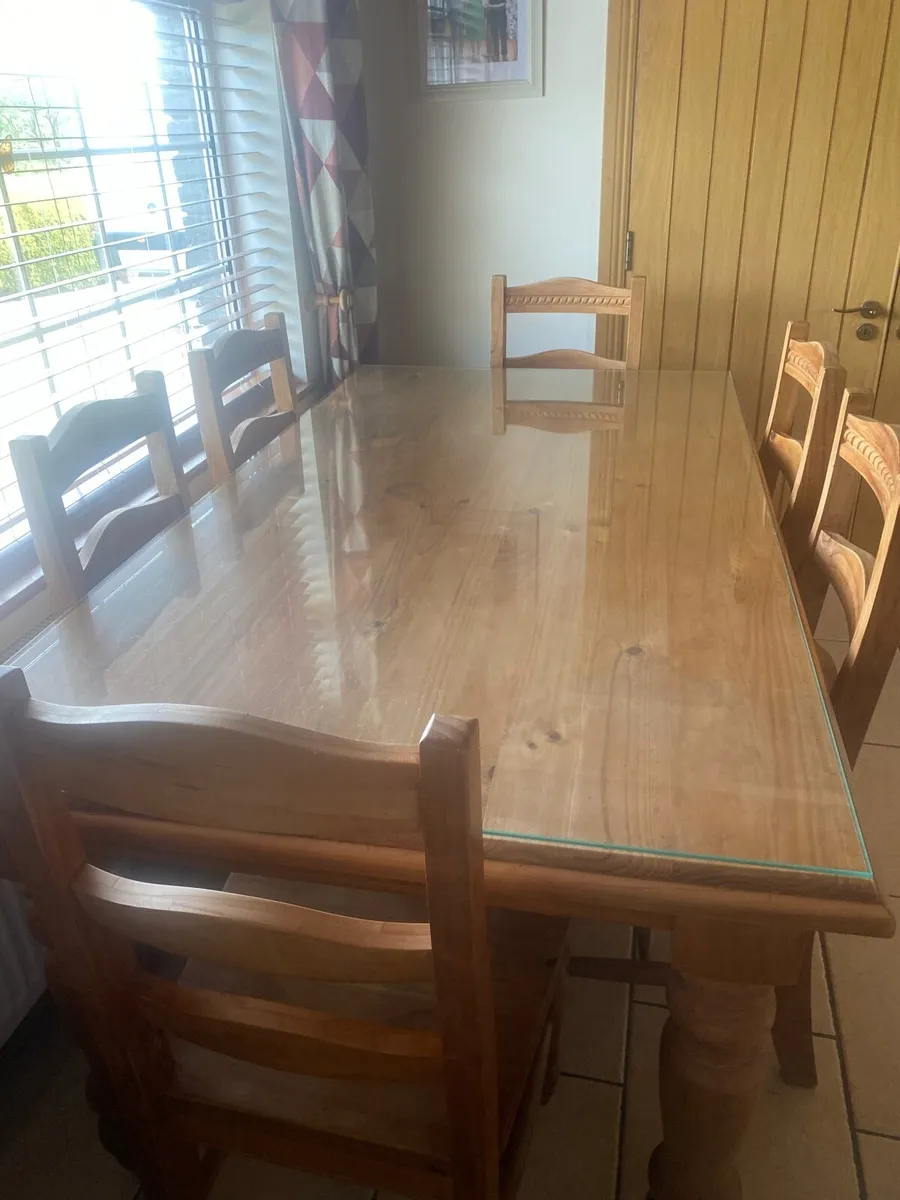 pine table and chairs - Image 1