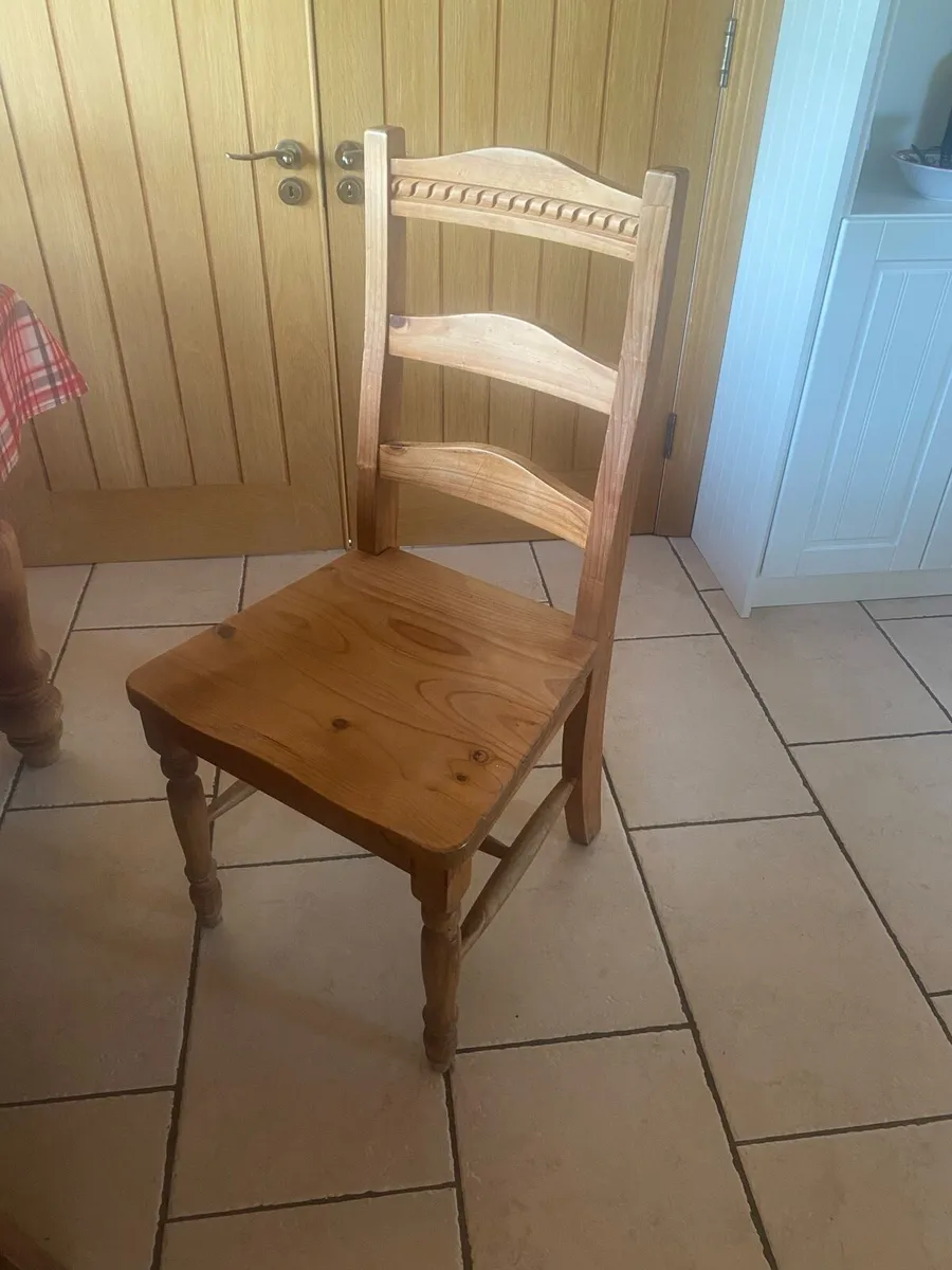 pine table and chairs - Image 4