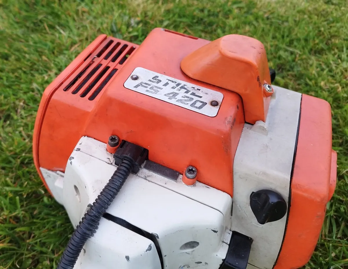Stihl FS420 Professional Grass Strimmer - Image 1