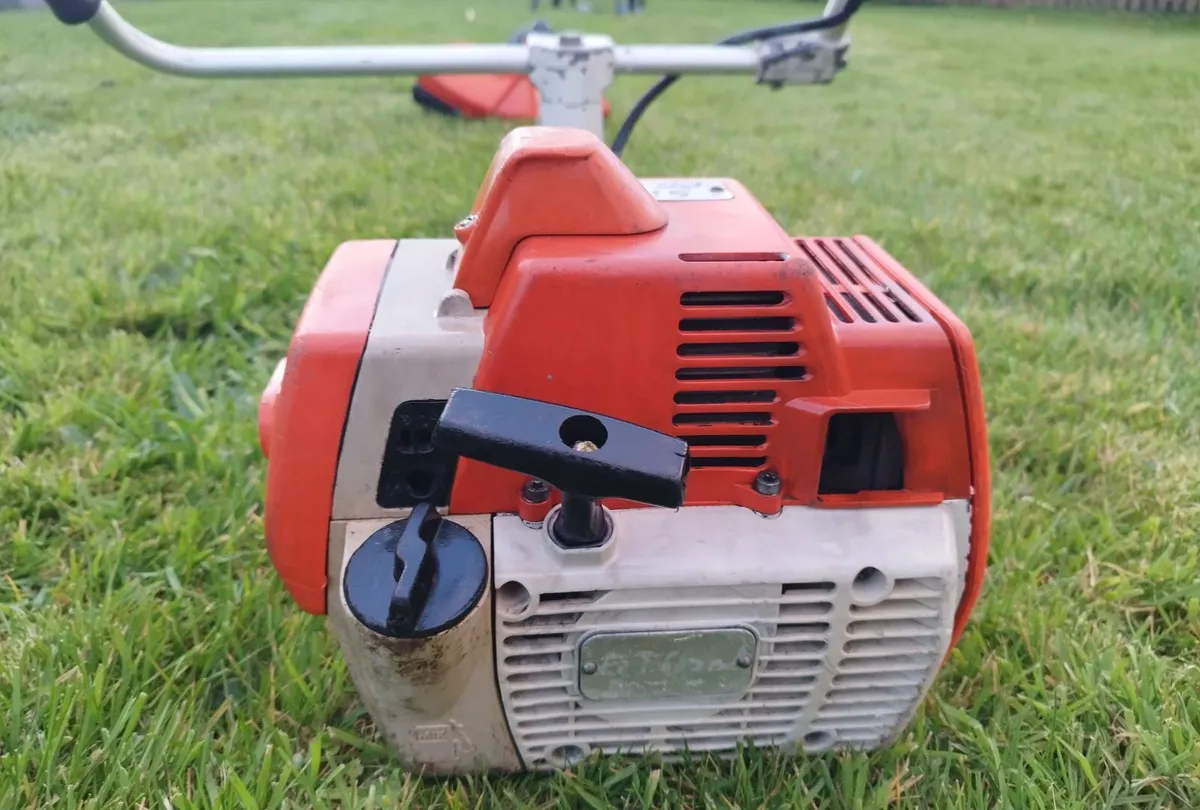 Stihl FS420 Professional Grass Strimmer - Image 4