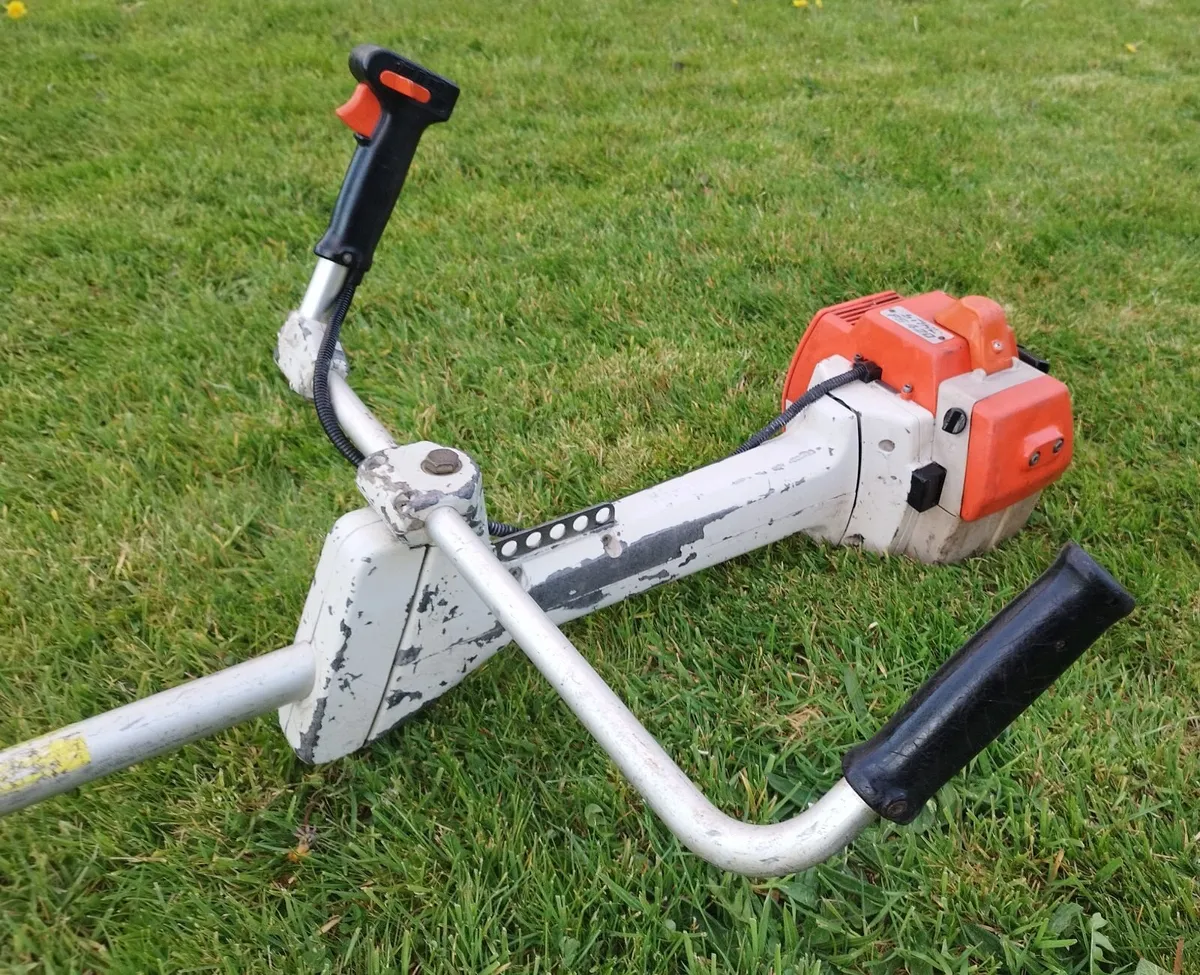 Stihl FS420 Professional Grass Strimmer - Image 3