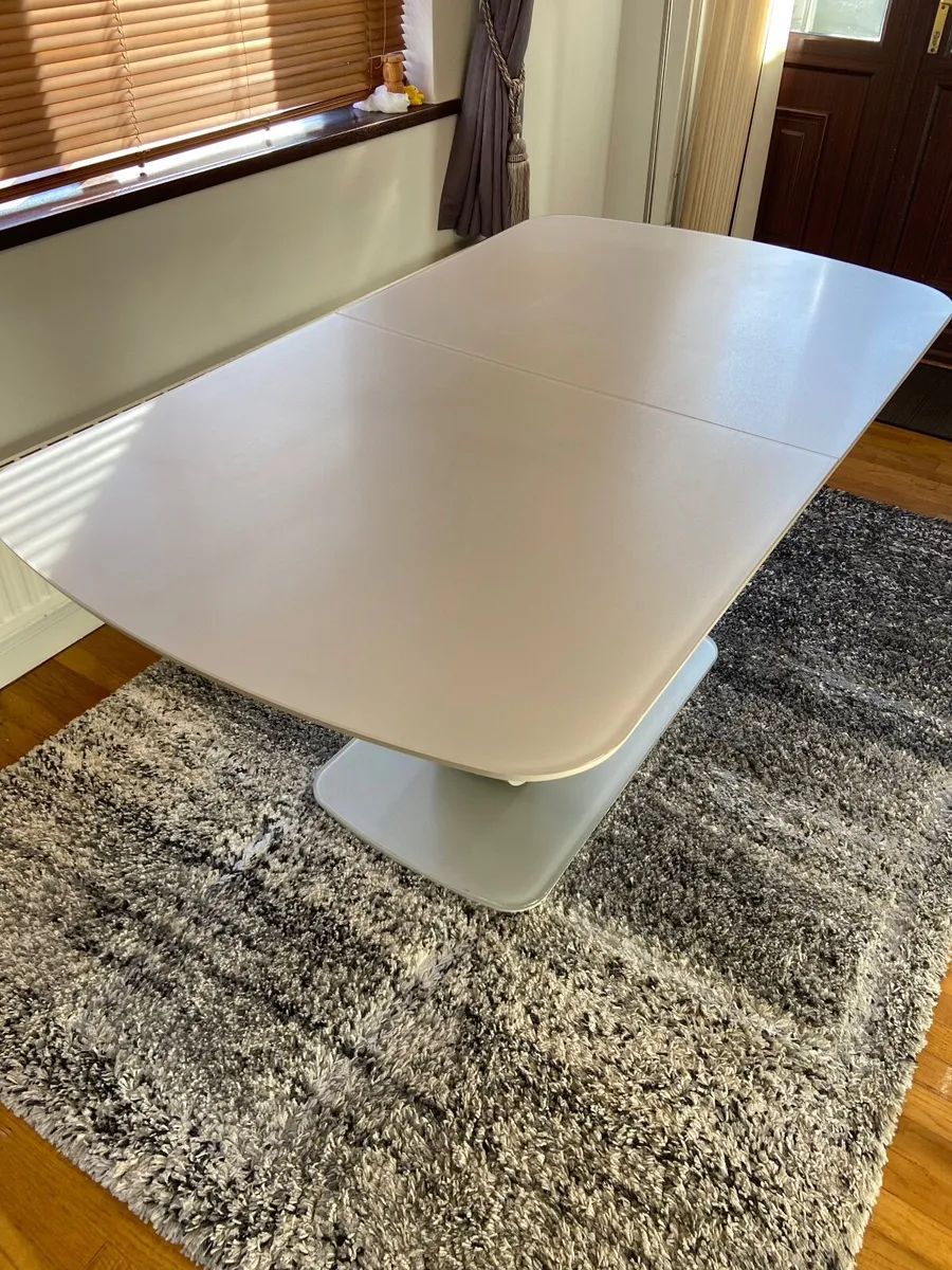 Table and Chairs - Image 2