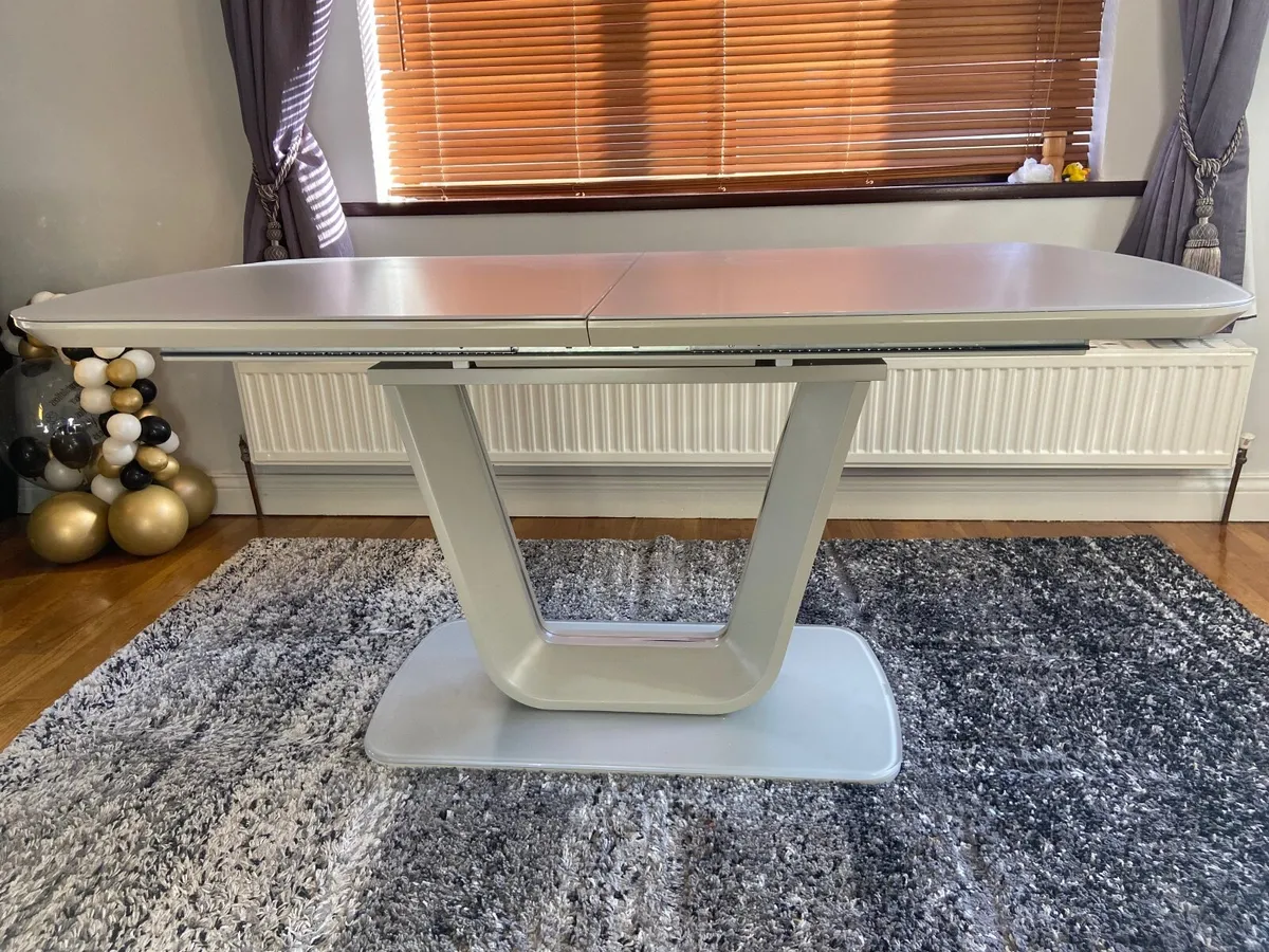 Table and Chairs - Image 3