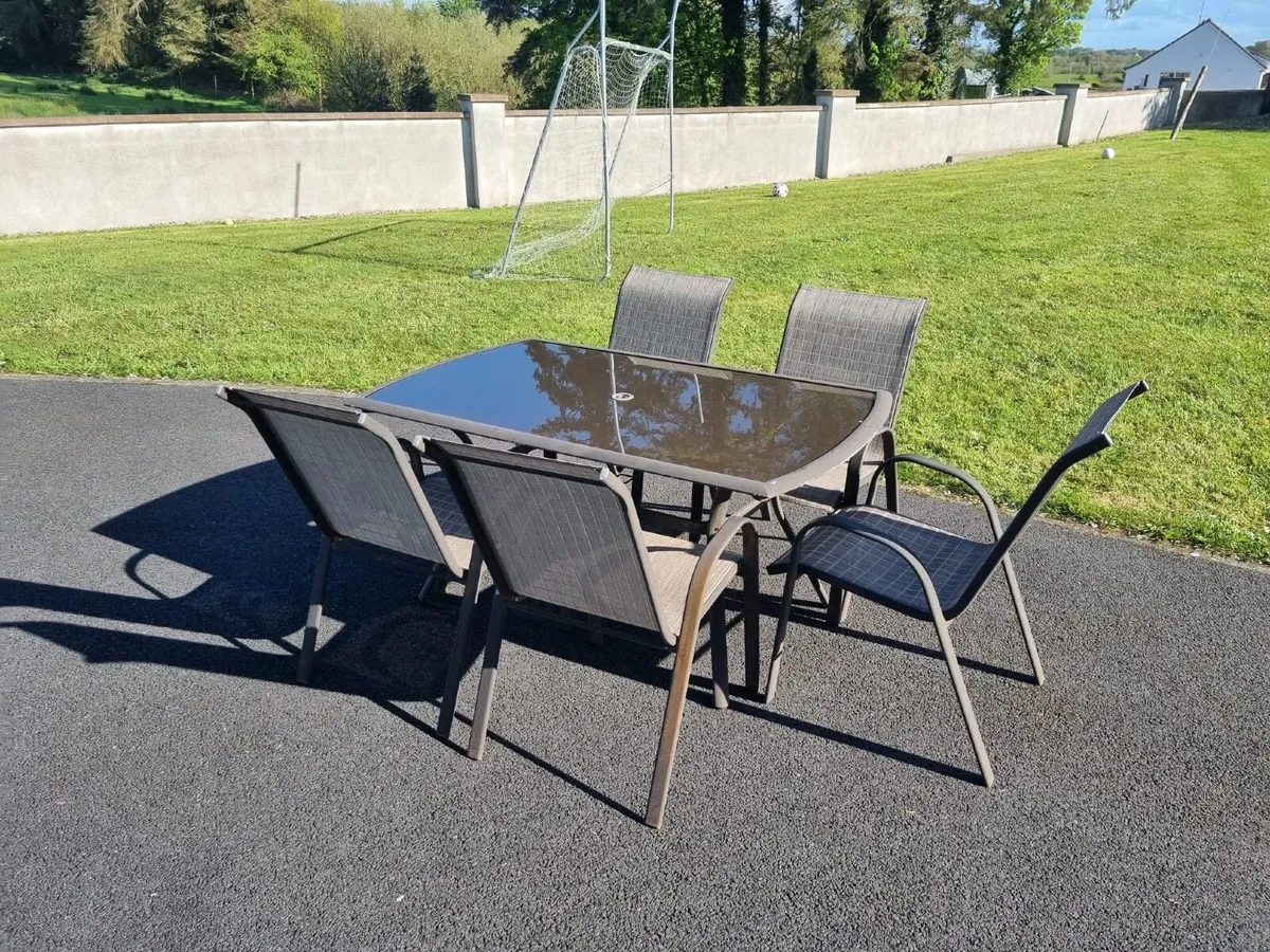 Garden furniture - Image 1