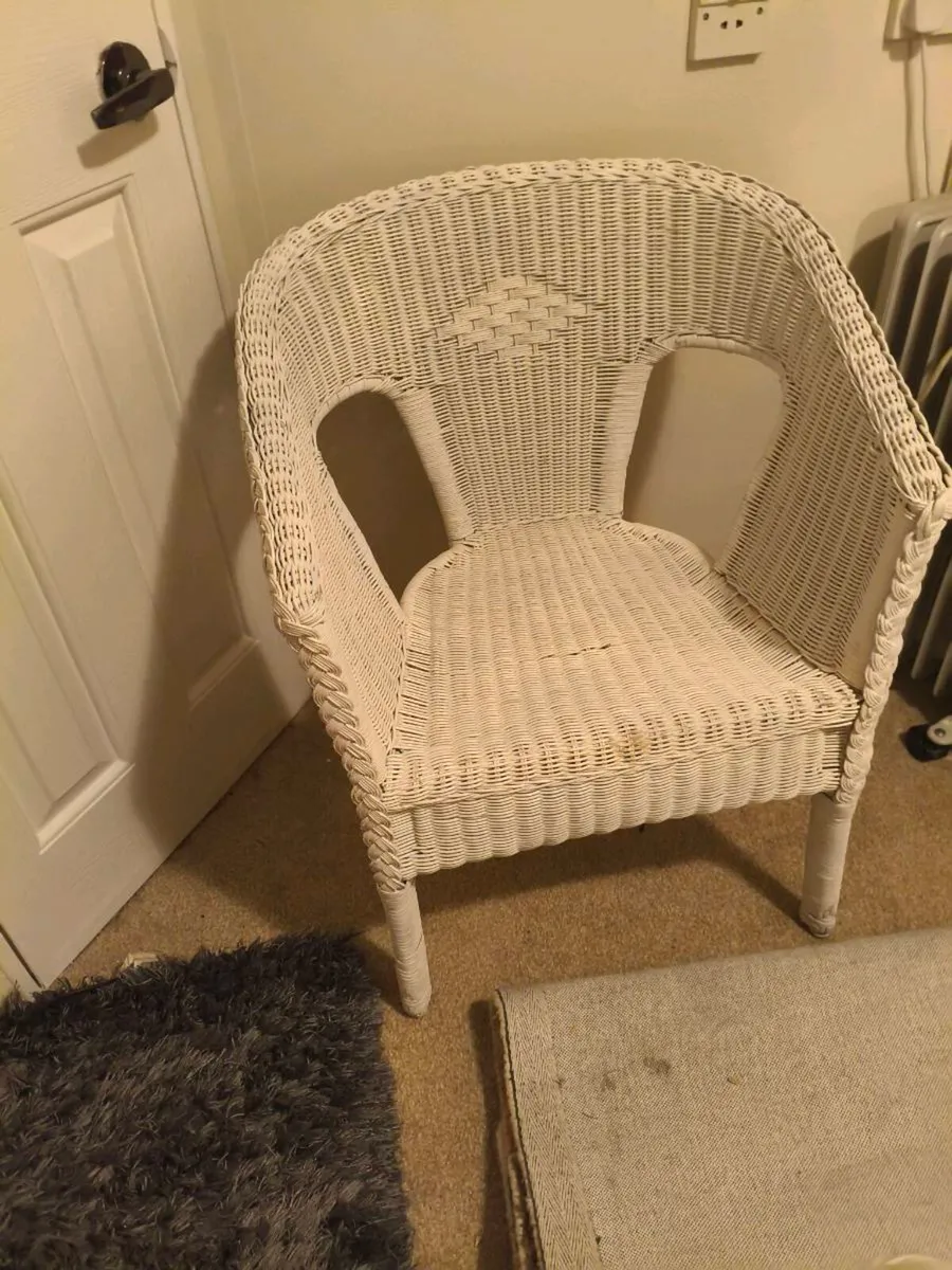 Lovely wicker chair 25, beautiful for bedroom