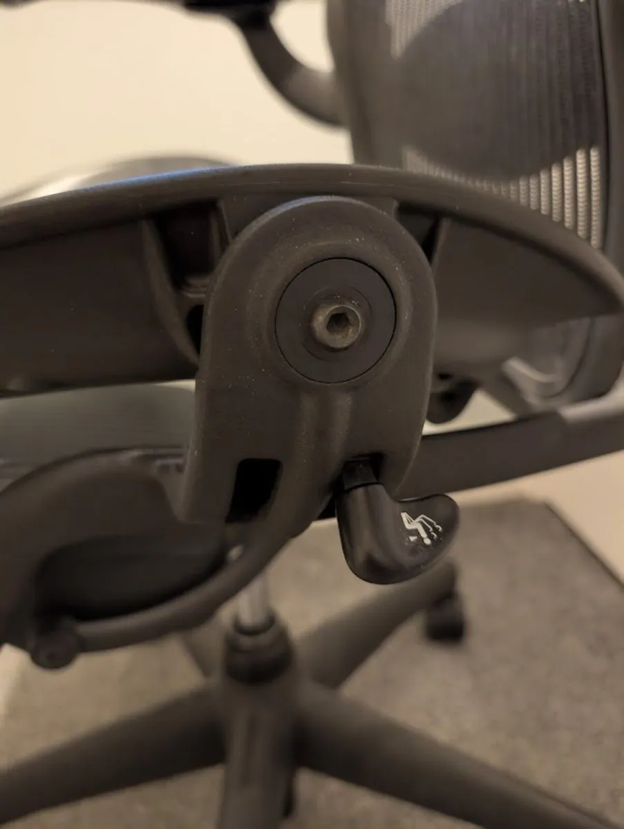 Herman Miller Aeron Classic - Fully Loaded - Image 4
