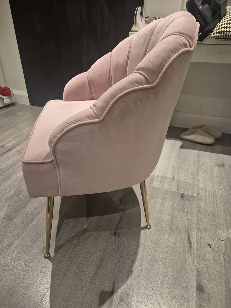 Pink suede chair - Image 2