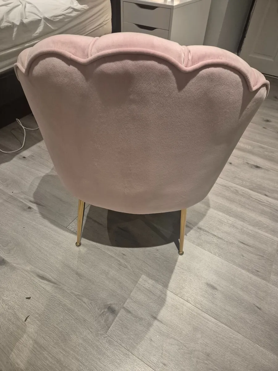 Pink suede chair - Image 4