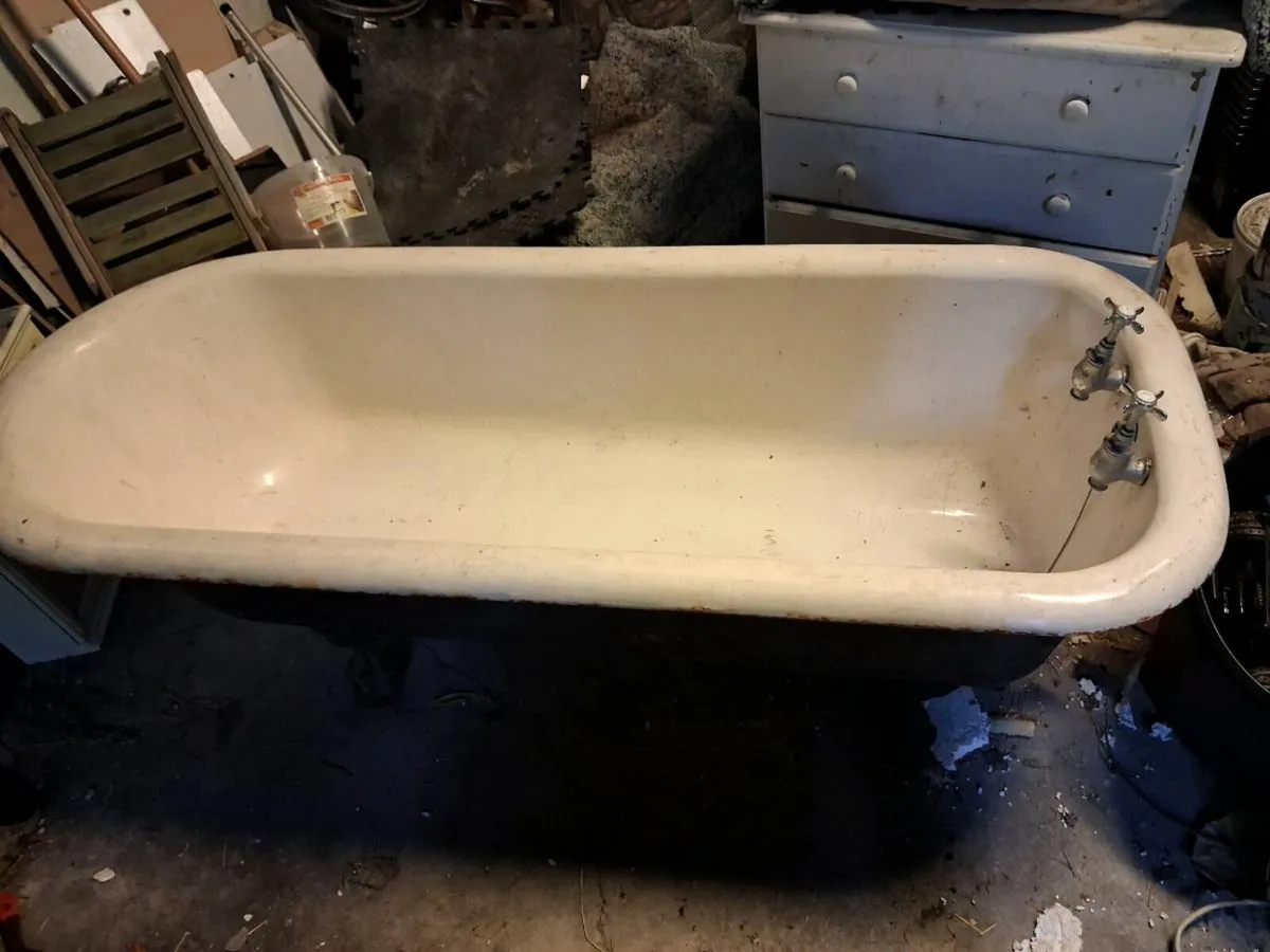 Antique cast iron bath - Image 1