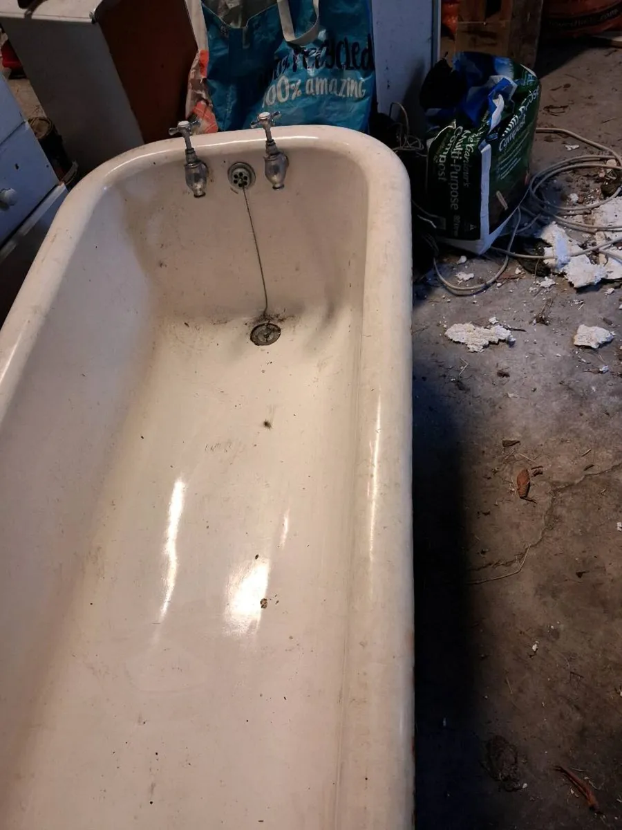 Antique cast iron bath - Image 2