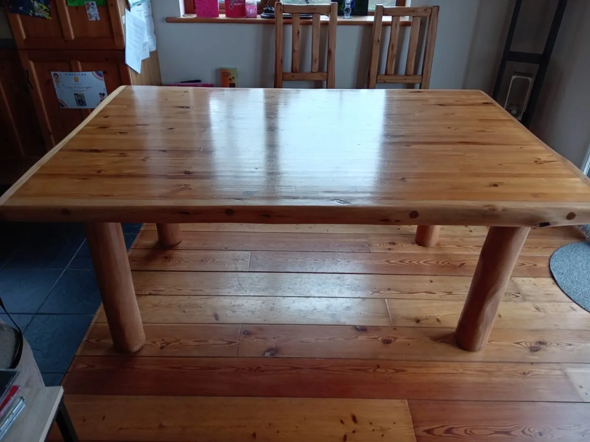 Table & Chairs - Image 4